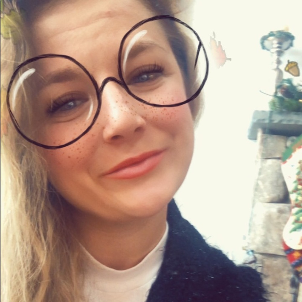 Meet your Posher, Elise